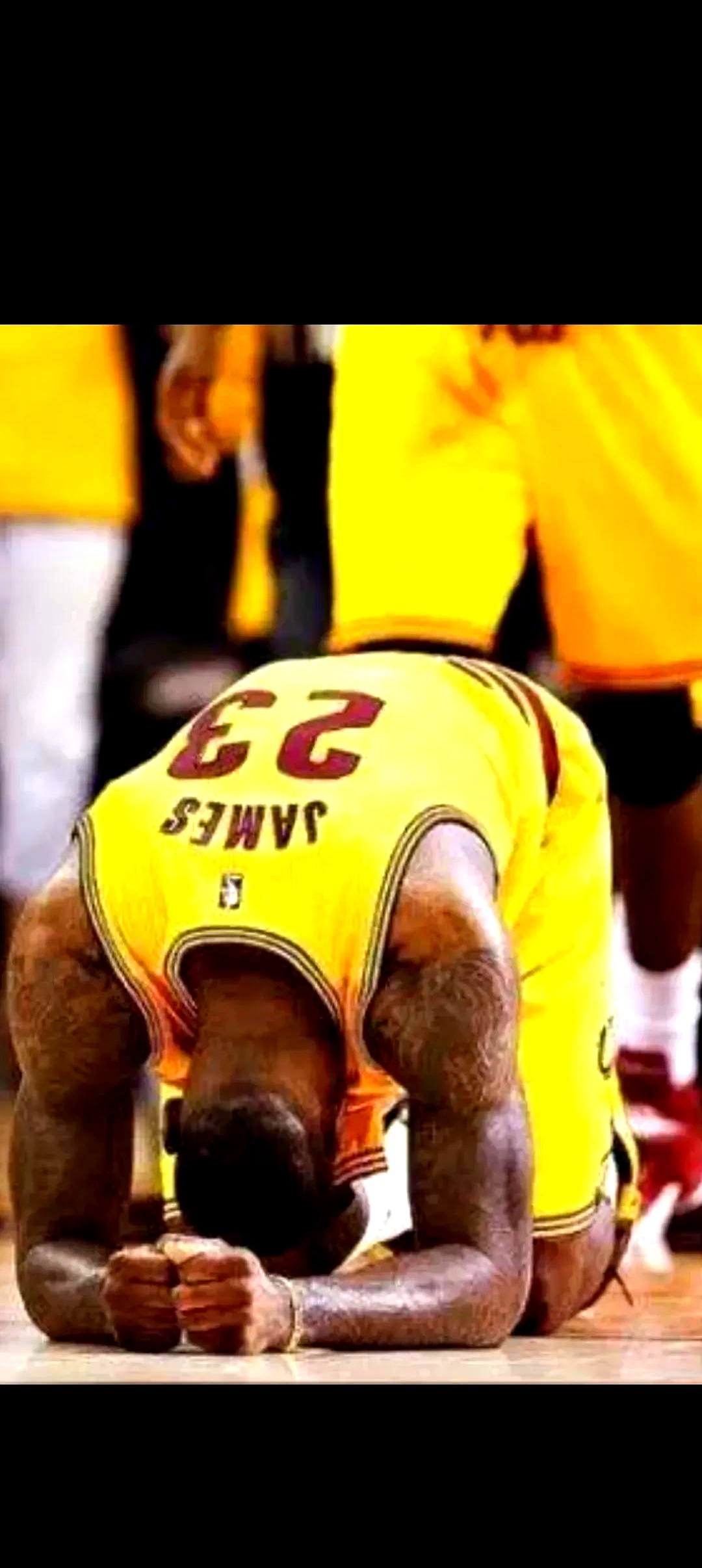 包含出色防守引发热议！，詹姆斯在德国队比赛中反败为胜赛场气氛高涨的词条