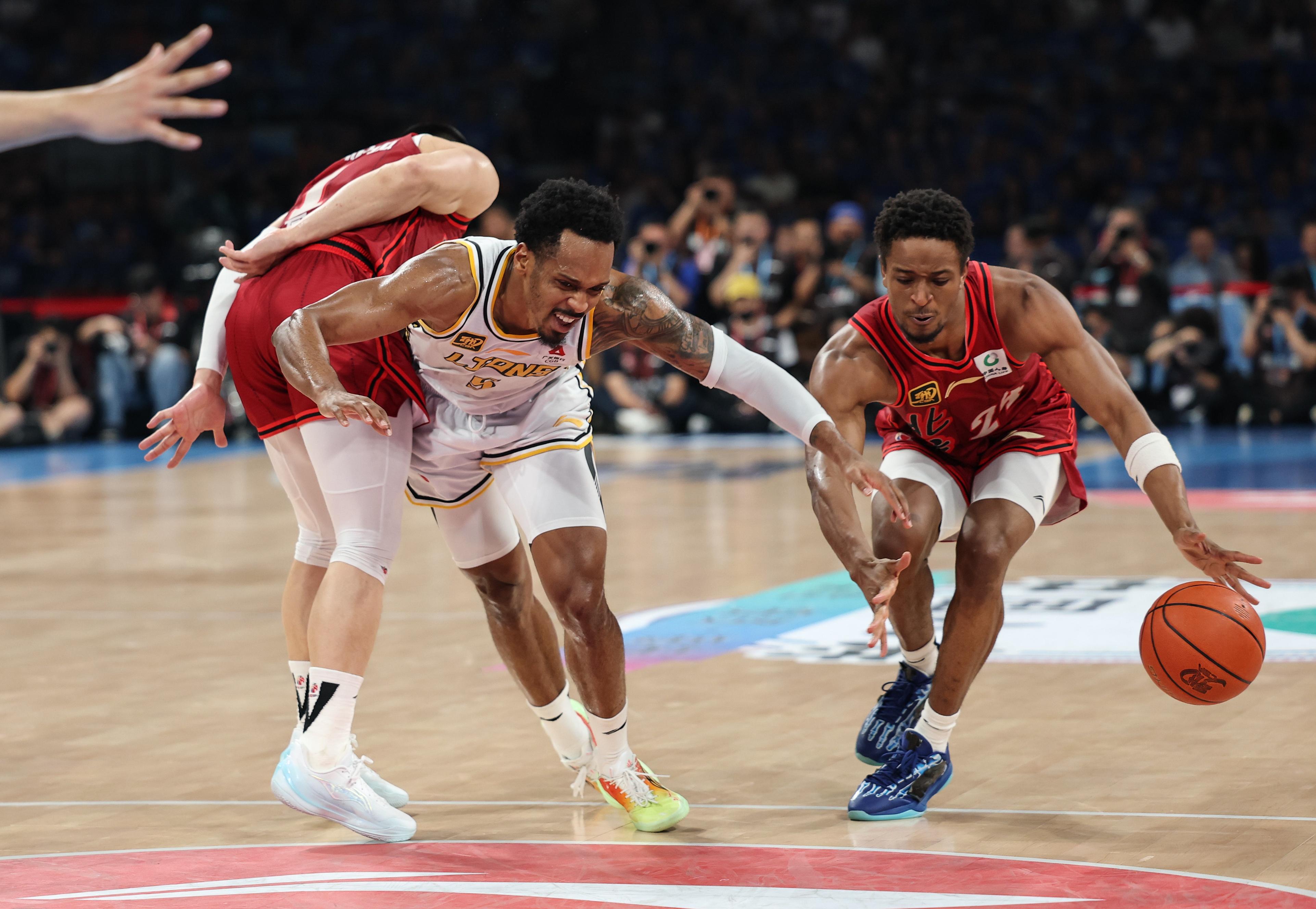 NBA总决赛关键时刻再迎强敌,圣安东尼奥马刺造点机会,主帅态度:底气十足,身体对抗强度拉满的简单介绍 NBA总决赛关键时刻再迎强敌,圣安东尼奥马刺造点机会,主帅态度:底气十足,身体对抗强度拉满的简单介绍